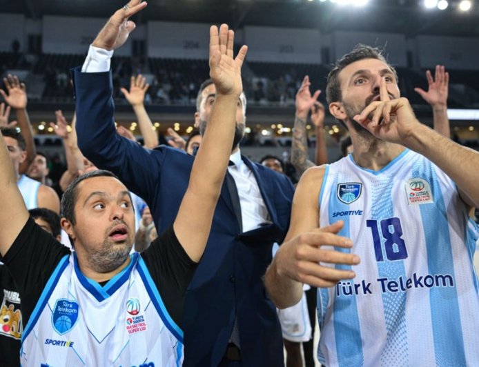 Türk Telekom, Galatasaray'ı 2 farkla geçti