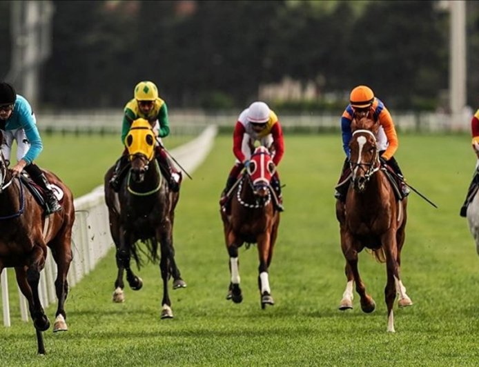 At yarışlarında Cumhuriyet ve Cumhurbaşkanlığı koşuları yapıldı