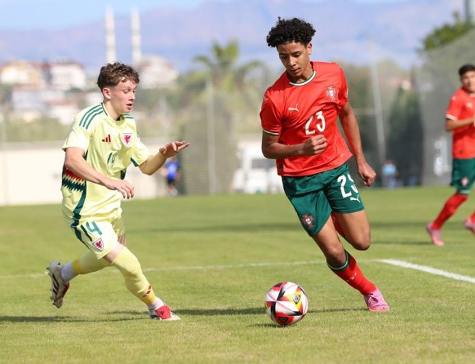 Ronaldo'nun oğlu Manavgat'ta sahaya çıktı: Annesi de Antalya'ya geldi